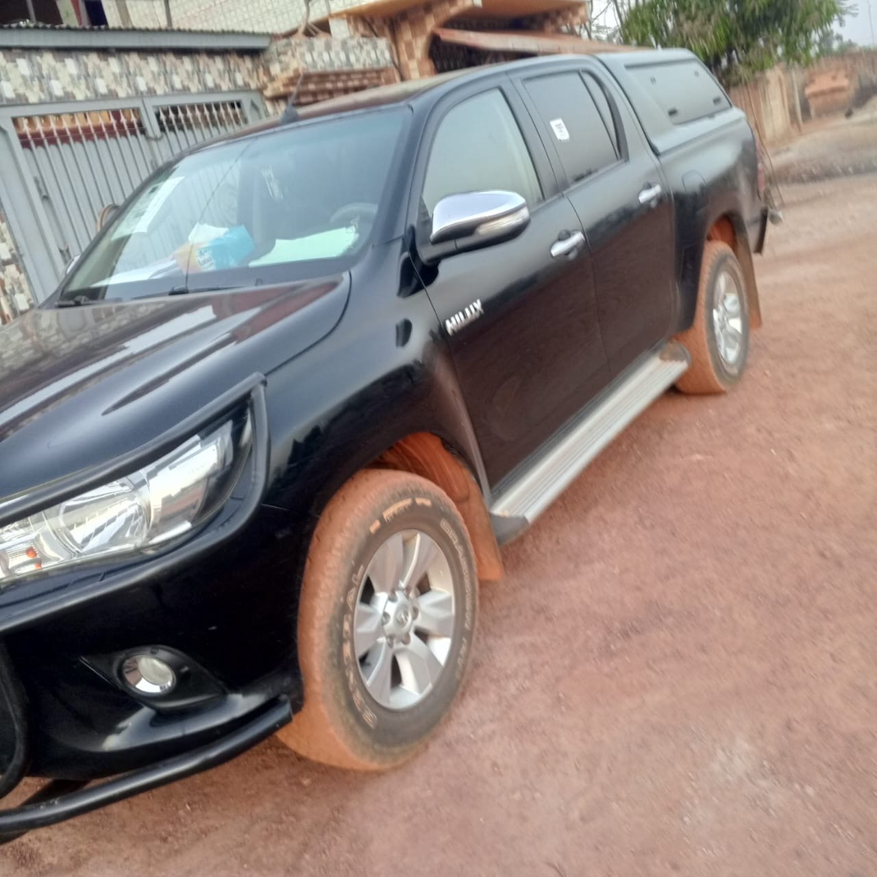 Toyota Hilux intérieur tableau de bord