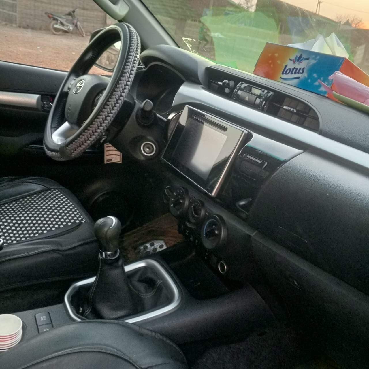 Toyota Hilux 2018 vue latérale